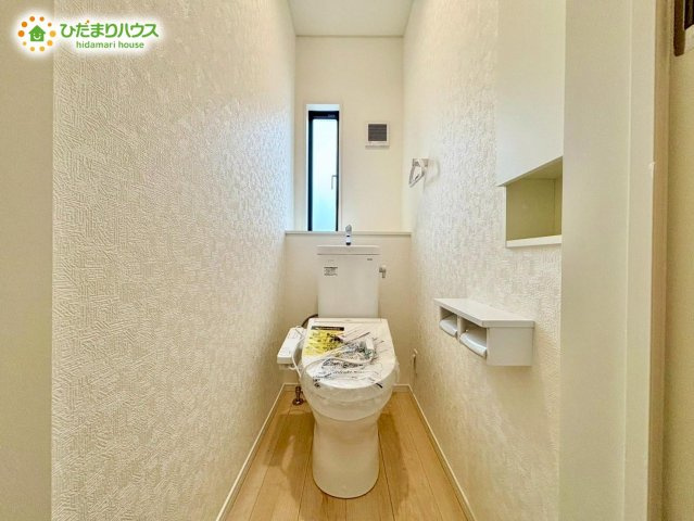 野田市岩名第9　新築戸建　1号棟のトイレ|小窓が付いているので、トイレも明るい空間になっております♪