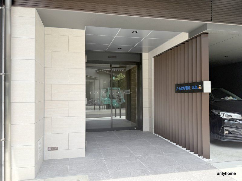 ジーグランデ九条　仲介手数料無料のエントランス