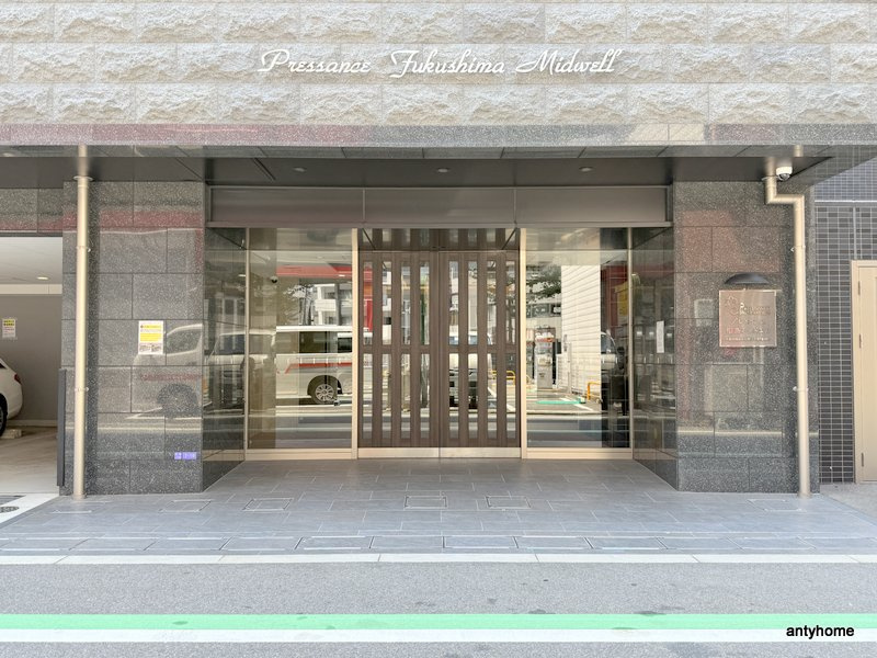 プレサンス福島ミッドエル　仲介手数料無料のエントランス