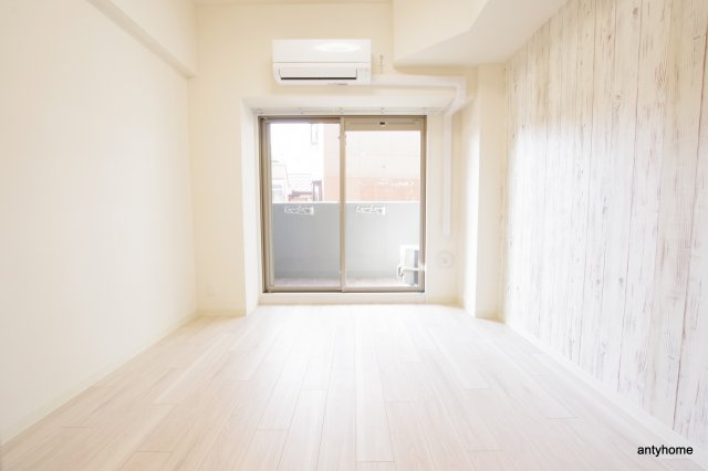 プレサンス福島ミッドエル　仲介手数料無料の居間・リビング