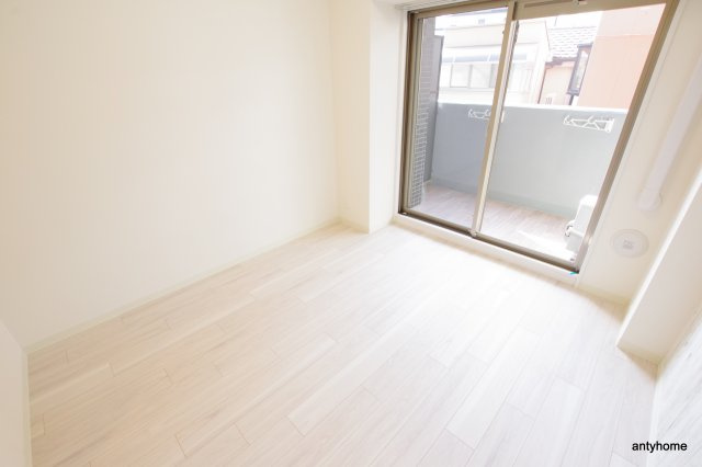 プレサンス福島ミッドエル　仲介手数料無料の居間・リビング