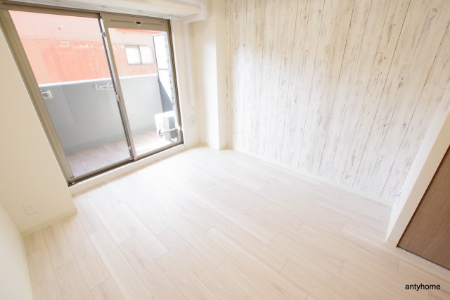 プレサンス福島ミッドエル　仲介手数料無料の居間・リビング