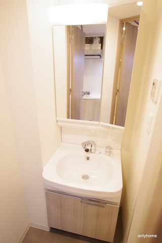 プレサンス福島ミッドエル　仲介手数料無料の洗面所