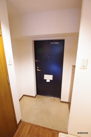 エスリード本町　仲介手数料無料の玄関