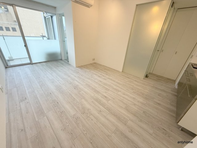 アーバンフラッツ湊町　仲介手数料無料の居間・リビング