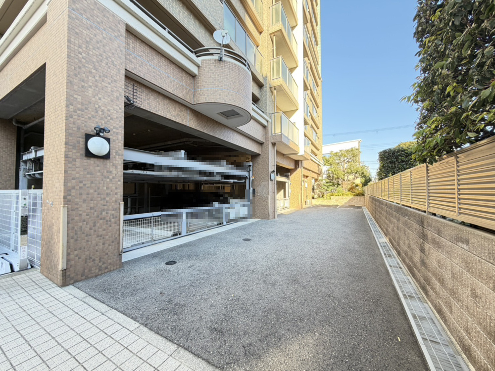 プレステージ新神戸サザンプレイスの駐車場