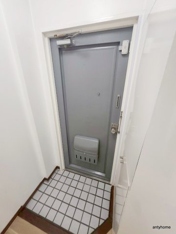 エレガンス5　仲介手数料無料の玄関