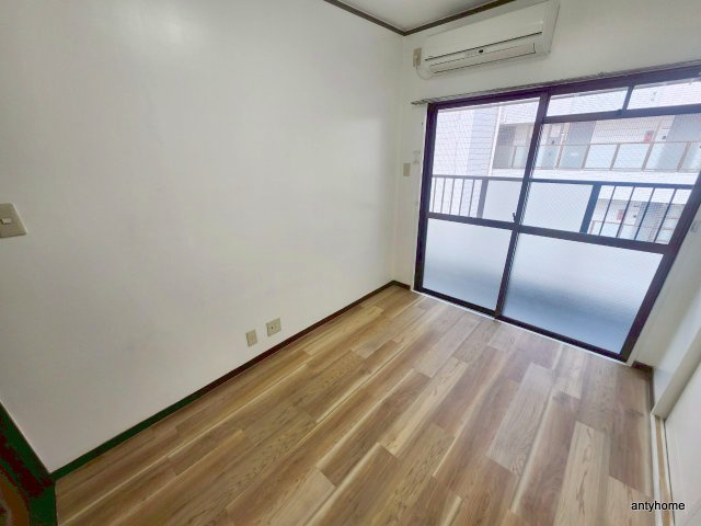 エレガンス5　仲介手数料無料の居間・リビング