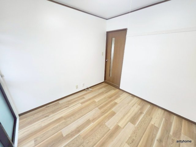 エレガンス5　仲介手数料無料の洋室