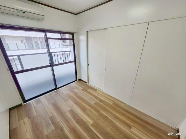 エレガンス5　仲介手数料無料の居間・リビング