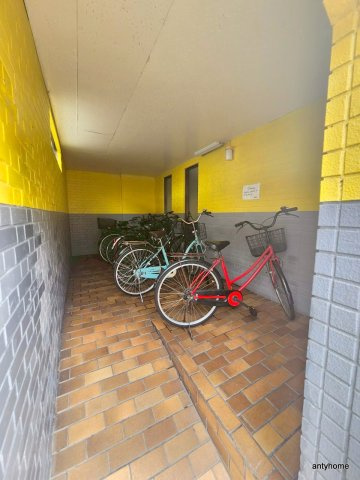 エレガンス5　仲介手数料無料の駐車場