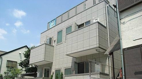 中野区中野６丁目のアパートのエントランス