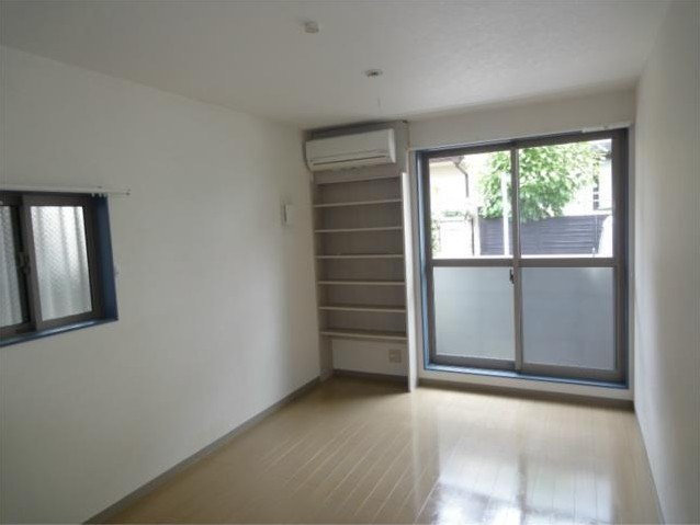 中野区中野６丁目のアパートの寝室