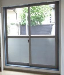 中野区中野６丁目のアパートのバルコニー