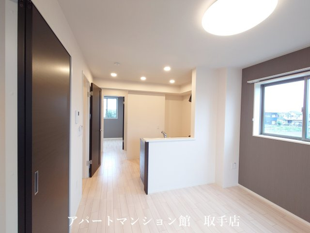ナバーナⅢ取手（NIRVANA）の居間・リビング