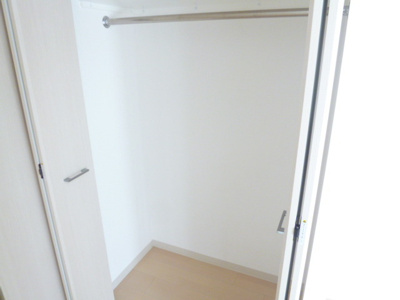 【収納】 | エステムコート新大阪Ⅷレヴォリス | 収納も大きく服もいっぱい入りますね