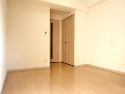 【居間・リビング】 | エステムコート新大阪Ⅷレヴォリス | 明るいリビングです