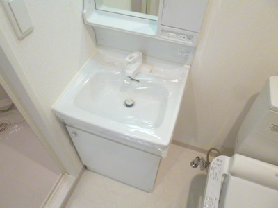 【洗面所】 | エステムコート新大阪Ⅷレヴォリス | シャンプードレッサーも付いている独立洗面台です