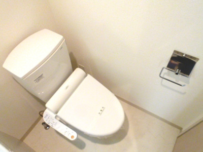 【トイレ】 | エステムコート新大阪Ⅷレヴォリス | ウォシュレット付きのトイレです