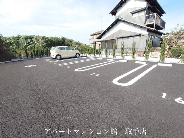 ナバーナⅢ取手（NIRVANA）の駐車場