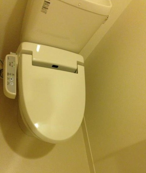 中野区本町３丁目の賃貸マンションのトイレ