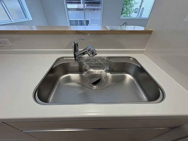 【キッチン】 | 糟屋郡須恵町植木第8　2号棟（全2棟）【仲介手数料無料・0円】 | 施工例。施工例は完成時と異なる場合があります。
