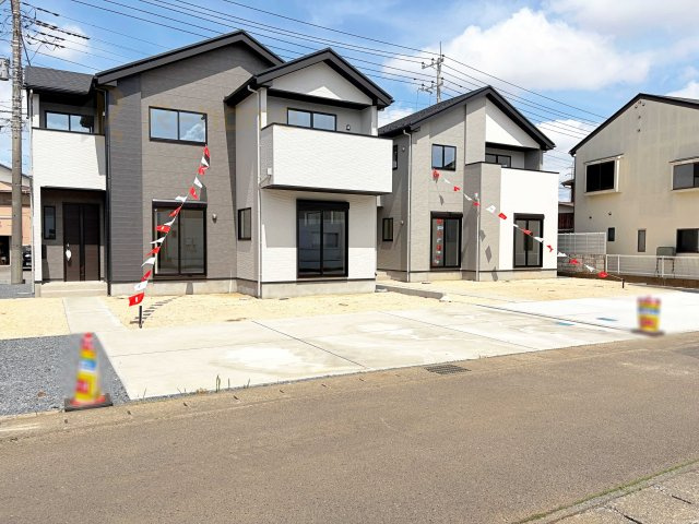 取手市本郷2期　新築戸建て　1号棟の駐車場|カースペースは3台完備。ゲスト用のスペースも確保できますね♪