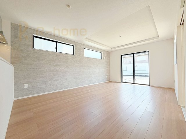 取手市本郷2期　新築戸建て　1号棟の居間・リビング|たっぷりの陽光が注ぎ込む明るいリビング♪隣接の洋室を開放すると更なる大空間に変身♪