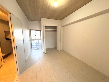 朝日プラザシティ・サザンパーク二番街の洋室|6.5帖の洋室。やすらぎとくつろぎの空間。クローゼットも完備です。