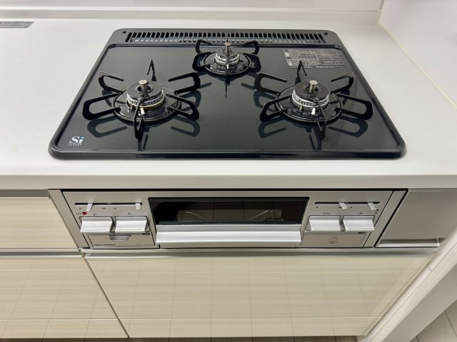 朝日プラザシティ・サザンパーク二番街のキッチン|何かと嬉しい三口コンロ♪家事の時短にも繋がりますね！