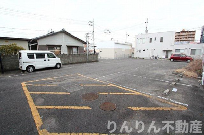 【駐車場】 | ハイツ明日華2 | 車をお持ちの方に嬉しい駐車場付きの物件です