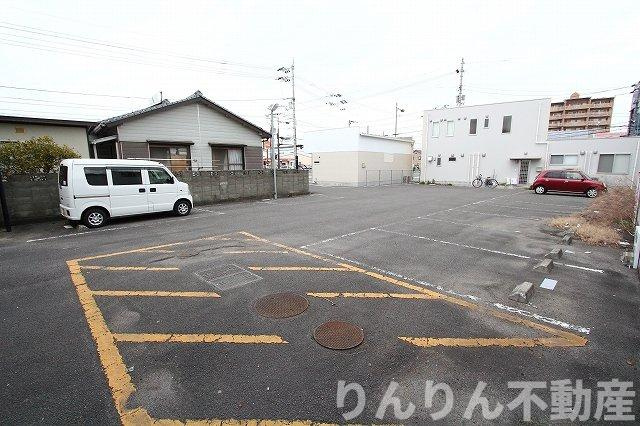 【駐車場】 | ハイツ明日華2 | 車をお持ちの方に嬉しい駐車場付きの物件です