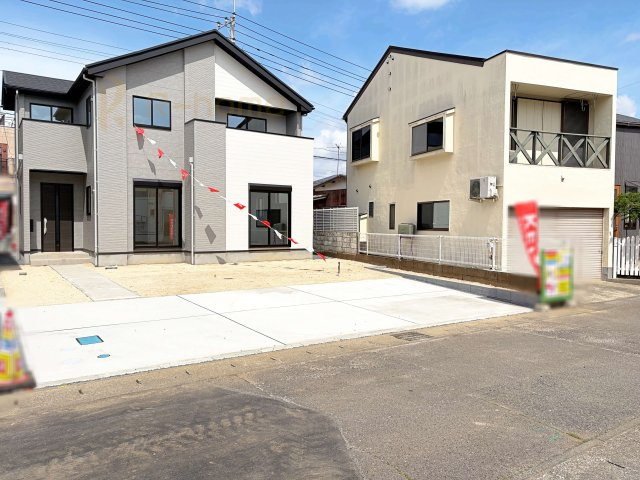 取手市本郷2期　新築戸建て　2号棟の駐車場|カースペースは3台完備。ゲスト用のスペースも確保できますね♪