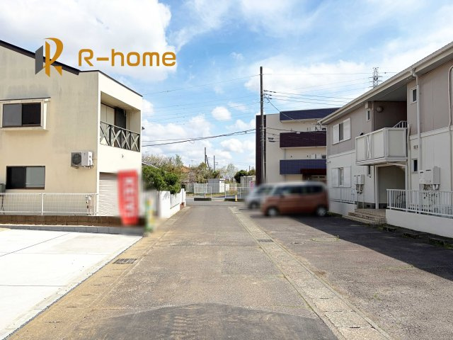 取手市本郷2期　新築戸建て　2号棟の前面道路含む現地写真|『今から見たい！』大歓迎です♪
お気軽にＲ－ｈomeまでお問い合わせください。