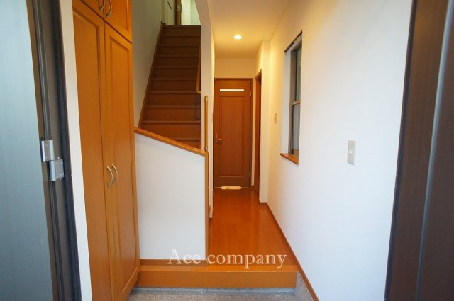 【寝室】 | 平野区瓜破東5丁目 | 【3階：洋室5帖】独立したお部屋、バルコニーに面しています☆