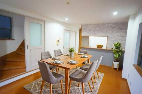 【駐車場】 | 平野区瓜破東5丁目 | 玄関親子ドア新調交換済みです☆玄関前スペースに駐輪スペース確保できます♪