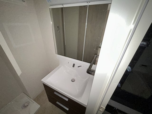 verde noirの独立洗面台|別号室参考写真です。