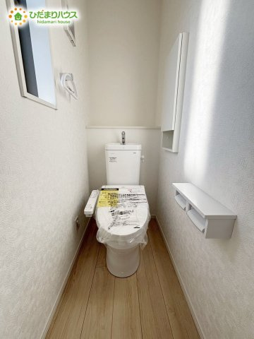 野田市中野台第13　新築戸建　1号棟のトイレ|トイレは1F、2F共に完備！取り合いになることがありませんね(^^)/							
