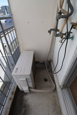 【設備】 | コーポパサージュ | 室外洗濯機置き場