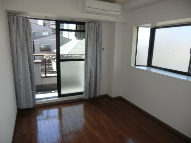 塚本TKDハウスの洋室