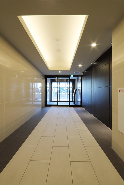 アデグランツ上前津のエントランス