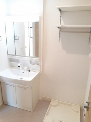 【洗面所】 | キャッスル　ドマーニ　木更津 | 忙しい朝には欠かせない洗面所です