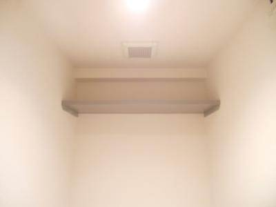 サンシティ御所西の内装|トイレ上部棚