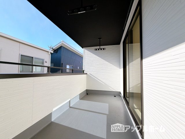 【新築住宅】熊谷市上之 3期のバルコニー|インナーバルコニーで突然の雨でも安心♪直射日光を防げるので、紫外線を気にせず自然の光や風を感じながら日光浴もできちゃいます♪
