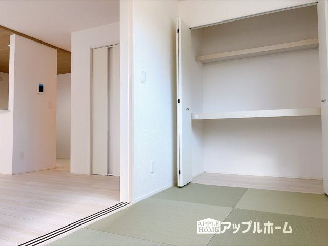 【新築住宅】熊谷市上之 3期の和室|広々とした居住空間は日々の暮らしを彩り、心のやすらぎと満足感を与えてくれます。通風と採光を考慮した設計は子供たちはのびのび育ち、家族でくつろぎと団らんを生み出します。