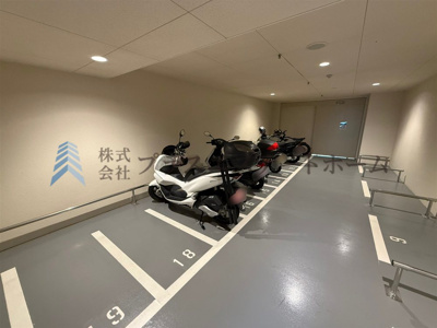 【その他】 | ワコーレザ神戸トアロード | 雨風からバイクや自転車を守り、盗難やいたずらのリスクも軽減出来ます♪