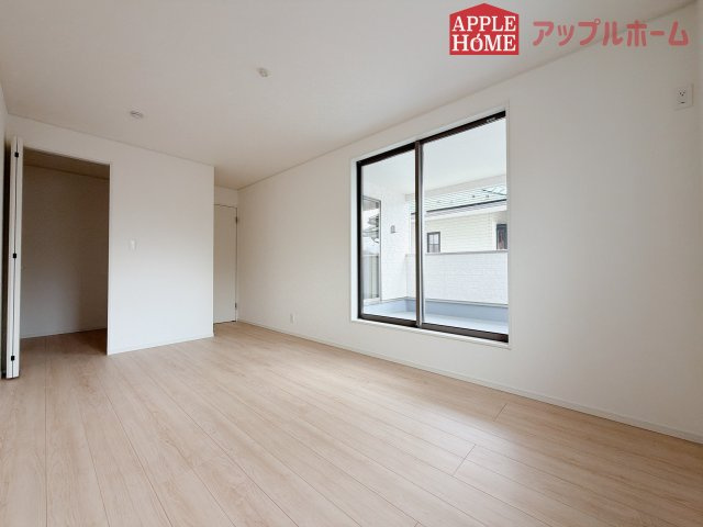 【新築住宅】熊谷市赤城町 第3 全2棟の洋室|２階居室は全室収納あり！たっぷりある収納活用でお部屋もキレイを保てます♪