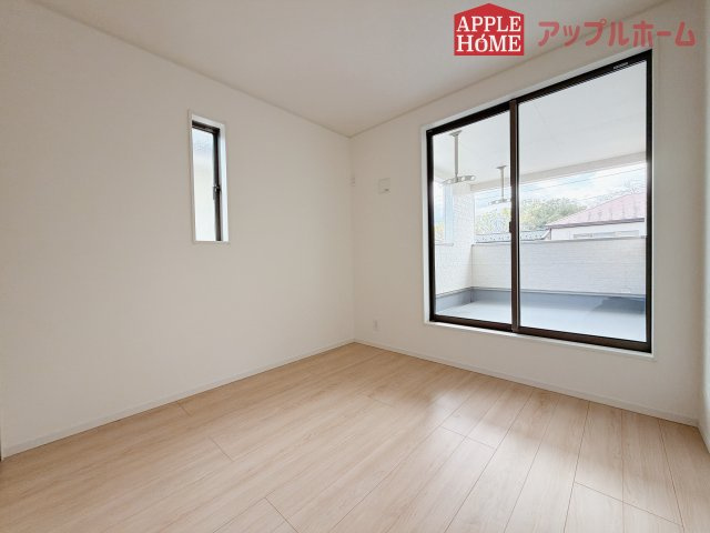 【新築住宅】熊谷市赤城町 第3 全2棟の洋室|２階居室は全室収納あり！たっぷりある収納活用でお部屋もキレイを保てます♪