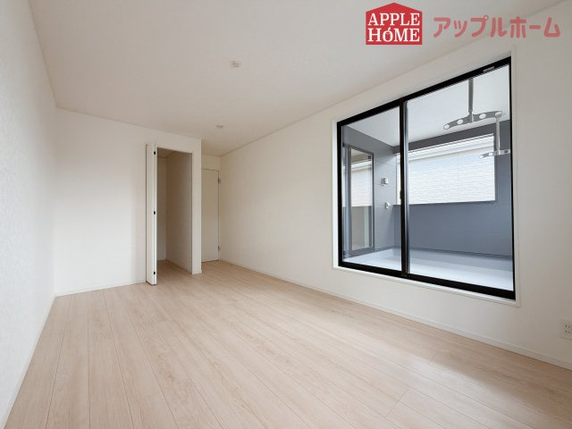 【新築住宅】熊谷市赤城町 第3 全2棟の洋室|２階居室は全室収納あり！たっぷりある収納活用でお部屋もキレイを保てます♪