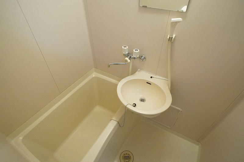 グローバル高田の浴室